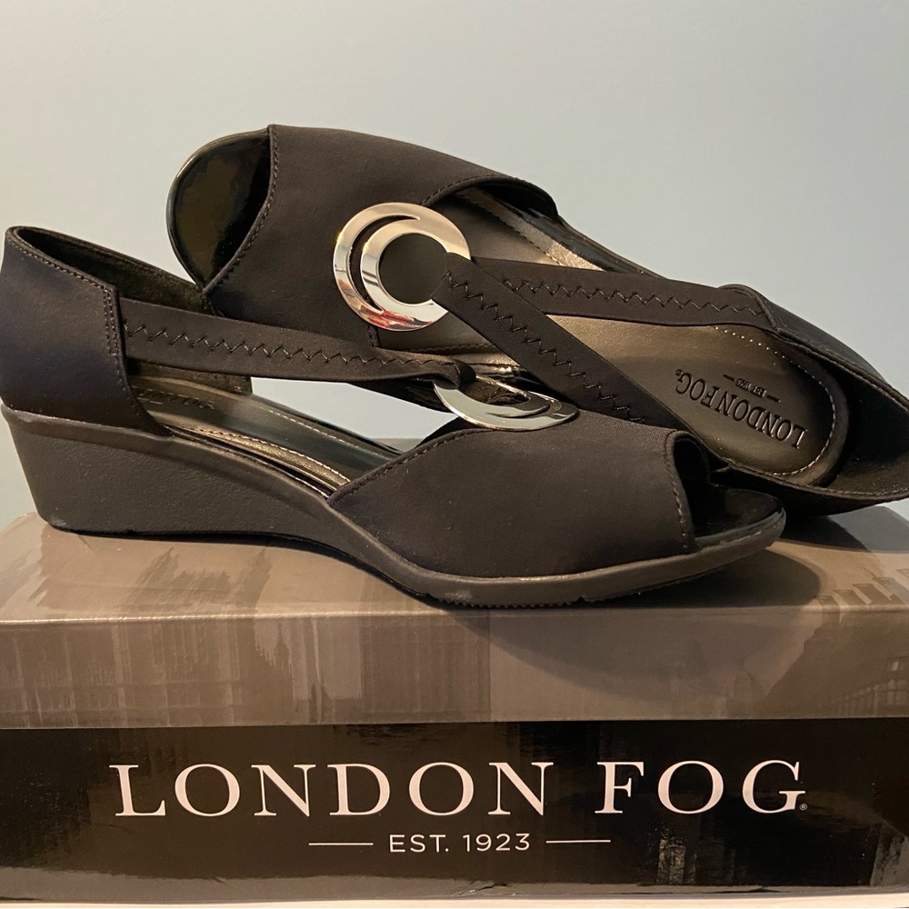 London Fog Black Wedge Sandals